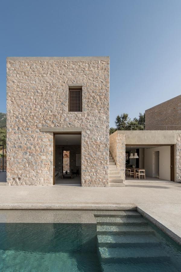 Villa Monolithoi *
