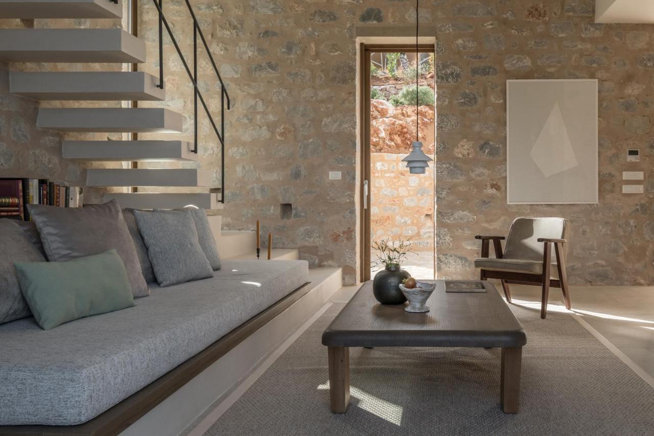 Villa Monolithoi